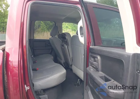 2017 Ram 1500 Express 4X4 6'4 Box из США, поврежденный, VIN 1C6RR7FT8HS620139